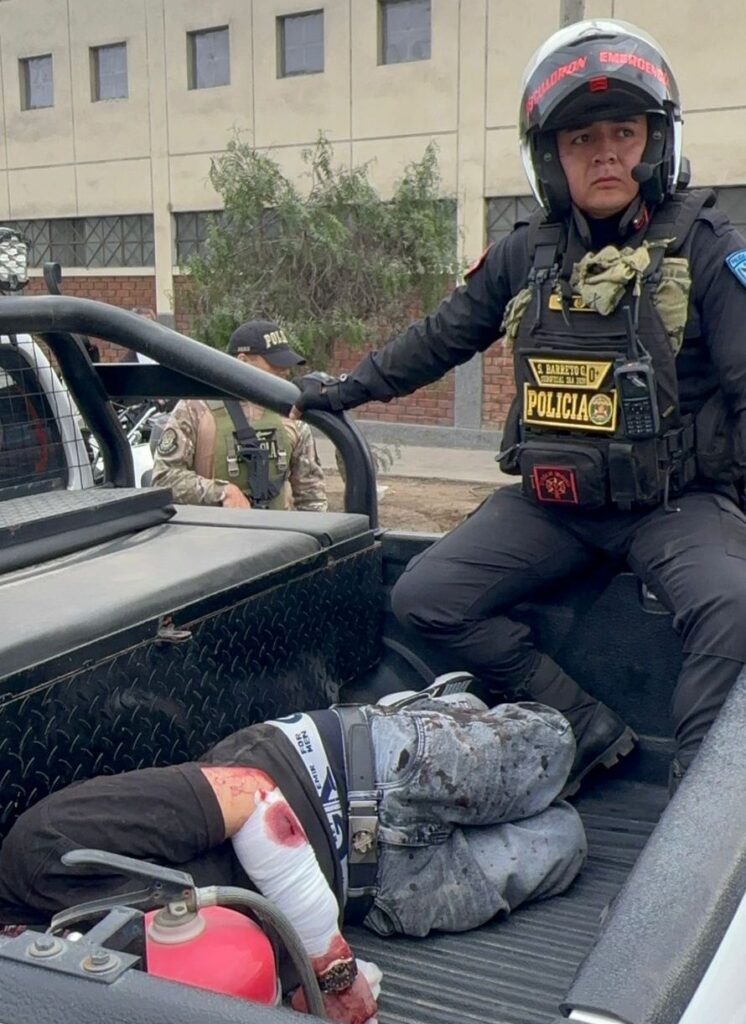 Uno de los detenidos resultó herido de bala tras enfrentarse a balazos con la PNP en Trujillo. Minutos antes había robado una camioneta.