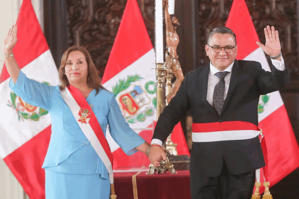 Dina Boluarte y Juan José Santiváñez
