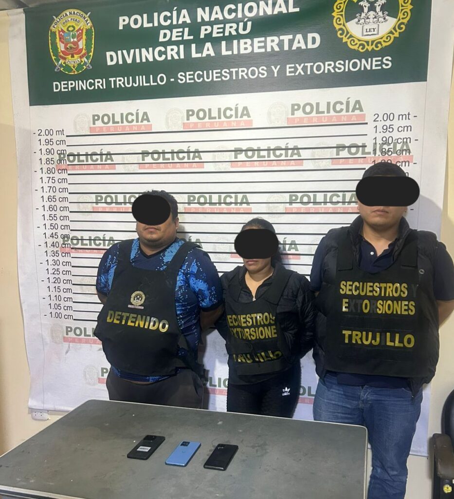 Tres personas quedaron detenidas como parte de una investigación por el delito de robo y extorsión, en Trujillo.