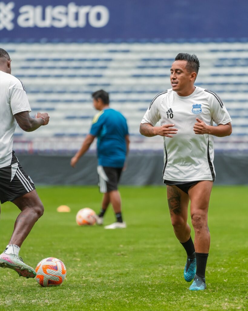 Christian Cueva es figura del Emelec de Ecuador, pero no la dirigencia debe sueldos al plantel y eso lo haría volver a la Liga 1 de Perú.
