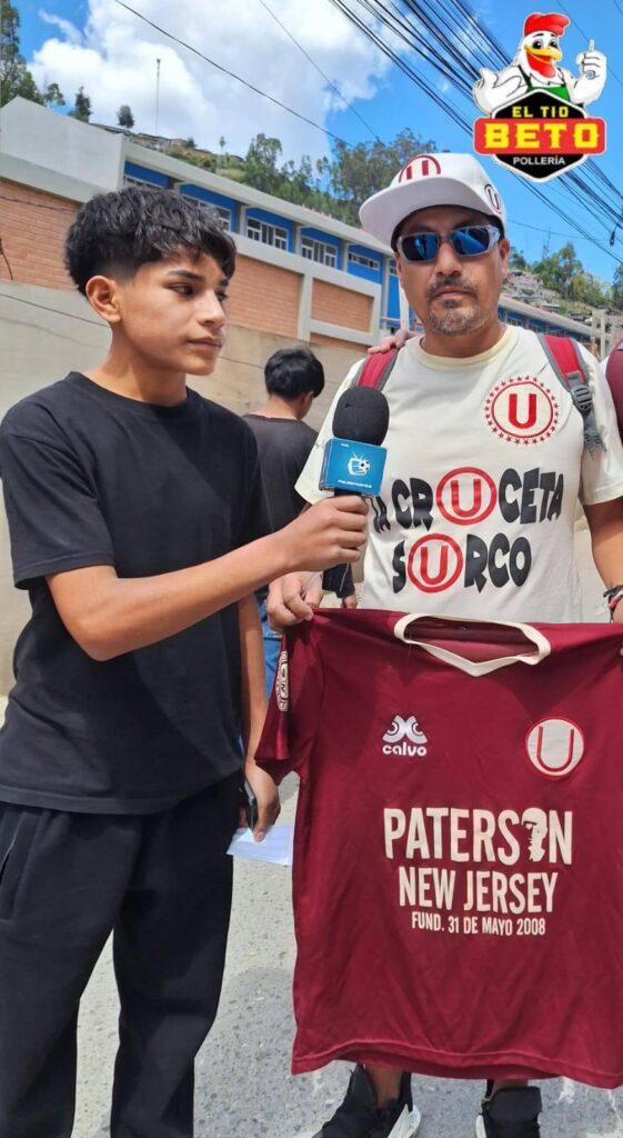Pol Deportes entrevista a un hincha de la U en la previa del partido entre Los Chankas y Universitario, en Andahuaylas.